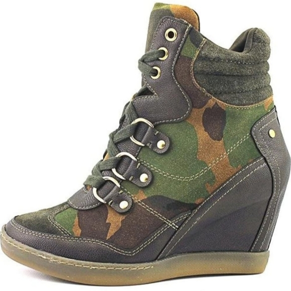 ❌SOLD❌ GUESS • Marilu 3 Wedge Sneaker Camouflage - Picture 9 of 9
